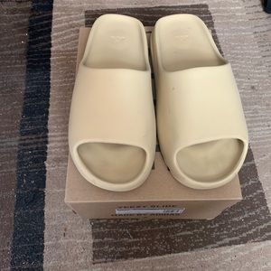 YEEZY SLIDE Sz 11UK